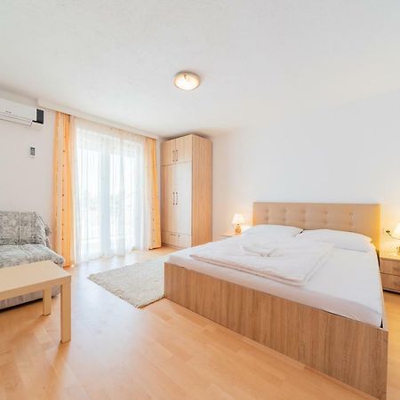 Apartmenthaus Hana Karlobag Ngoại thất bức ảnh
