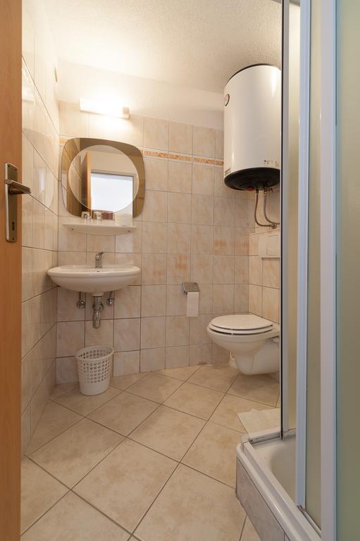 Apartmenthaus Hana Karlobag Ngoại thất bức ảnh