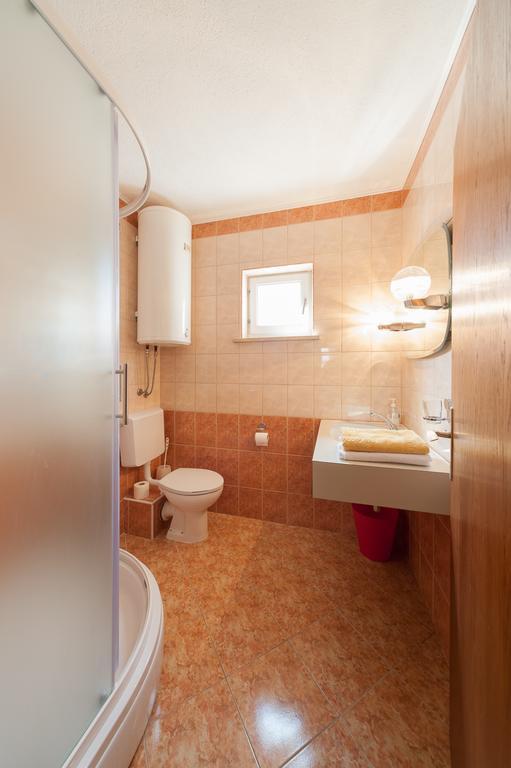 Apartmenthaus Hana Karlobag Ngoại thất bức ảnh