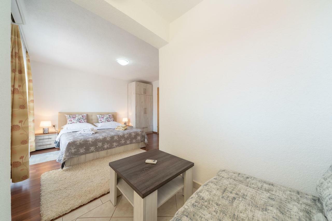 Apartmenthaus Hana Karlobag Ngoại thất bức ảnh