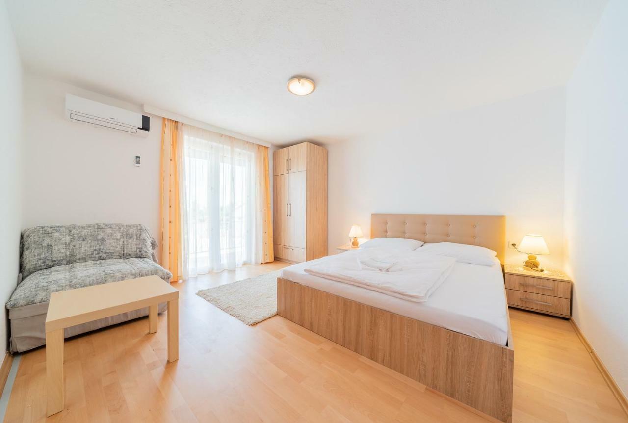 Apartmenthaus Hana Karlobag Ngoại thất bức ảnh